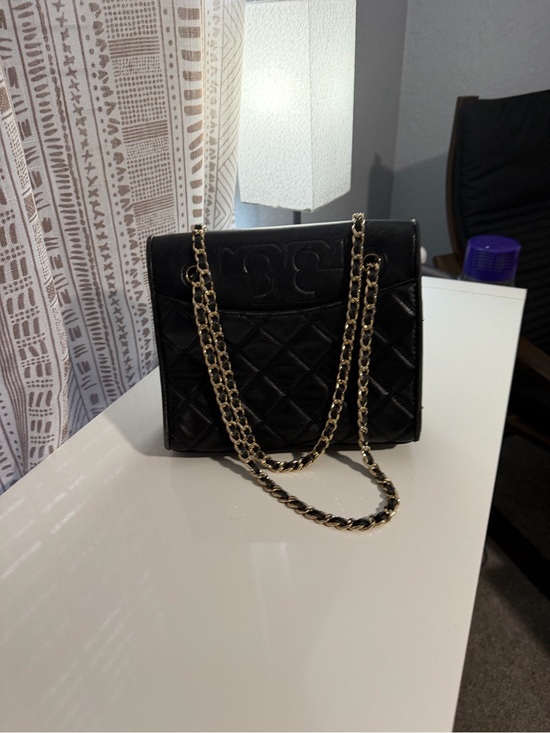 Tory Burch Handbags - Tory Burch Black Quilted Shoulder Bag with Gold Chain